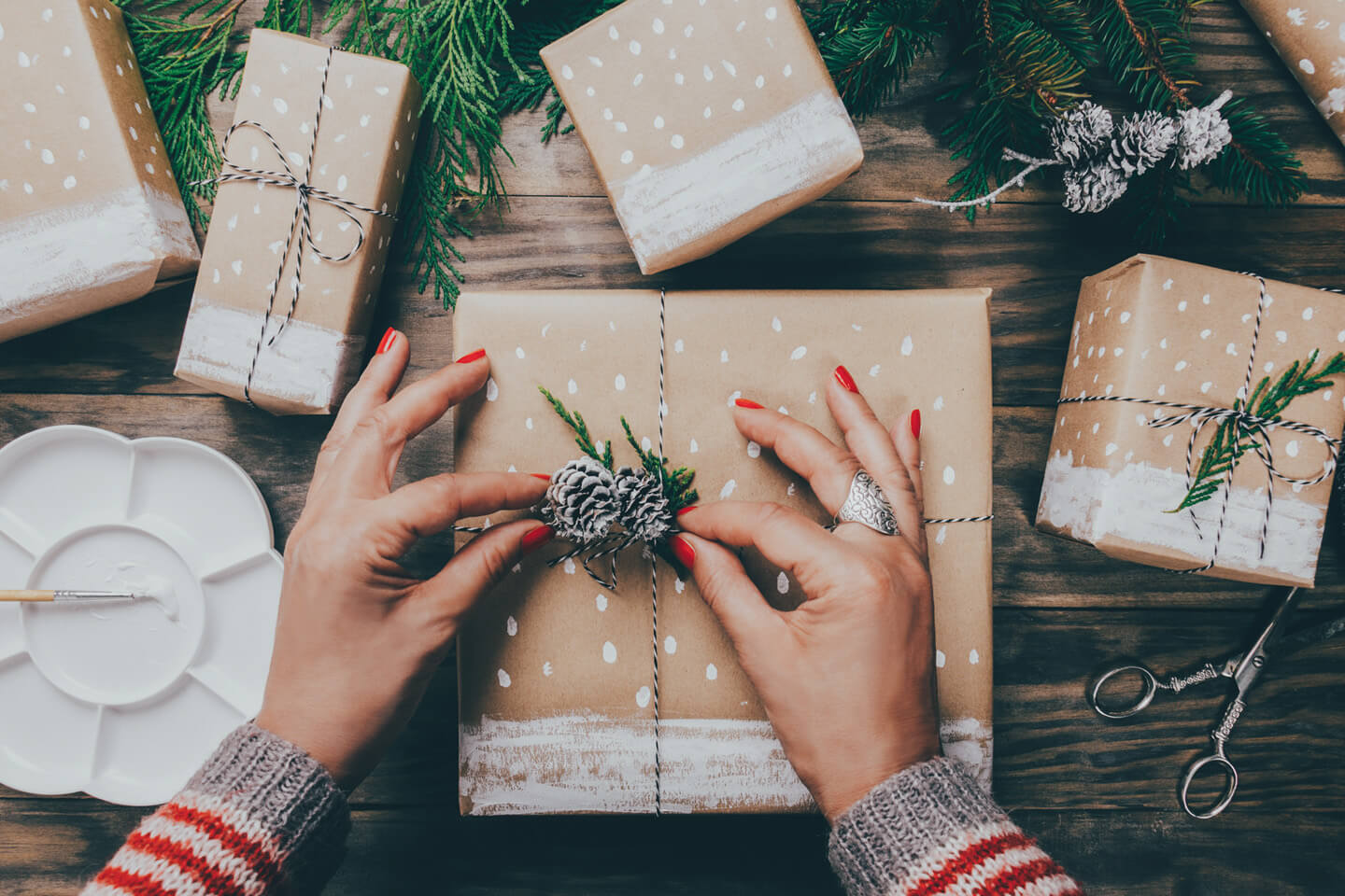 Christmas gifts don't have to be expensive! Sometimes the best gifts are the ones with more thought and less cost.