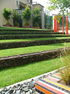 gabion-stoned-wall-terraced-lawn