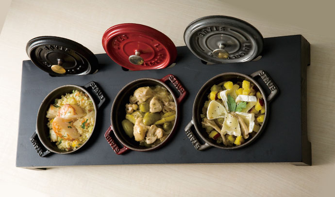 staub-mini-assorted-cocottes-on-pan