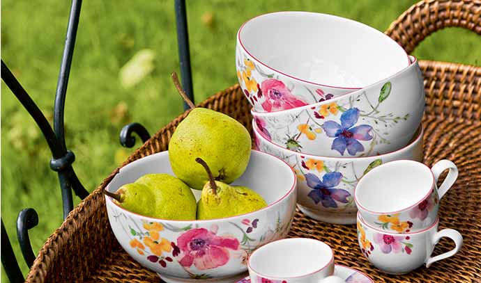 white-set-teacup-for-friends