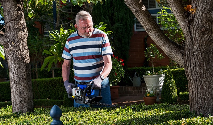 victa-hedge-trimmer