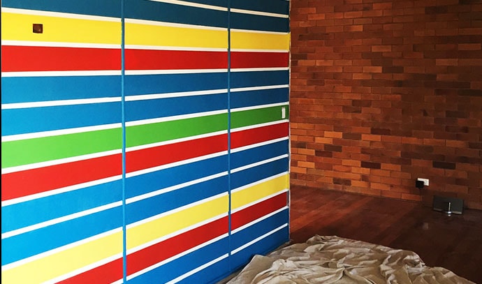 featured-wall-rainbow-colors-stripes-home