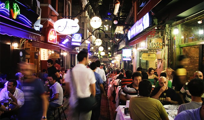 busy-streets-restaurant-bar-scene-night-life