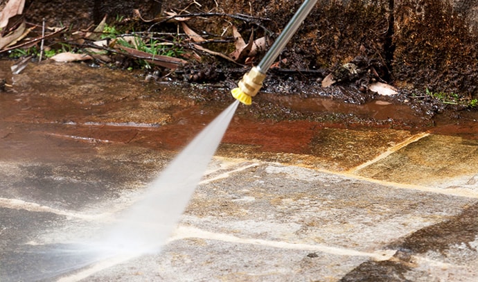 pressure-washer-cleaning-the-floor