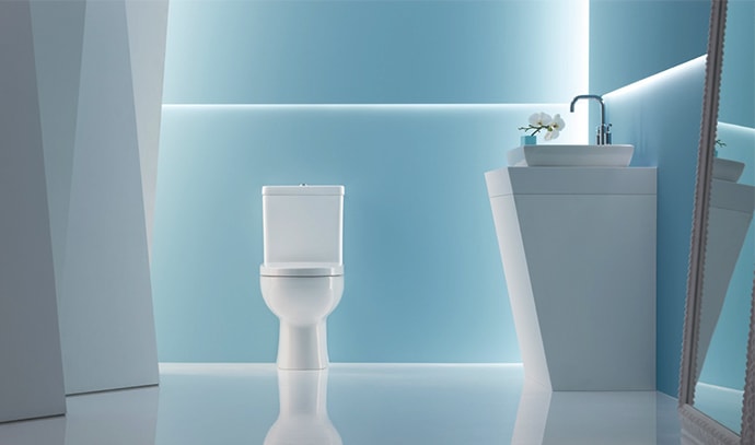 kohler-parliament-toilet-room-sky-blue