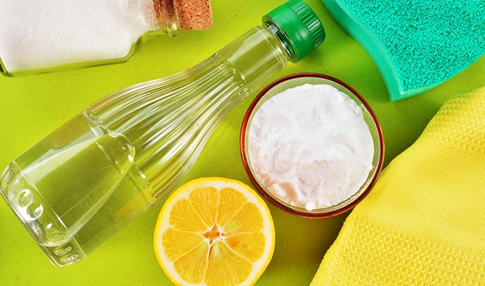 natural-cleaners-vinegar-lemon-baking-soda