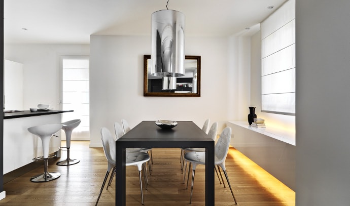 modern-dining-room-table-wood-floor-overlooking-view-interior-design