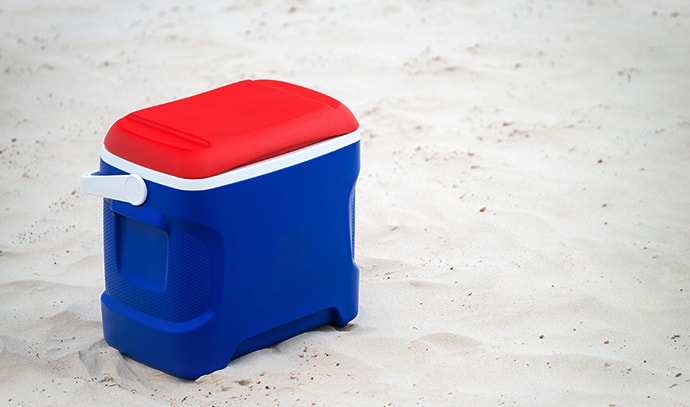 esky-cooler-box-australian-flag-colors-white-sand-beach