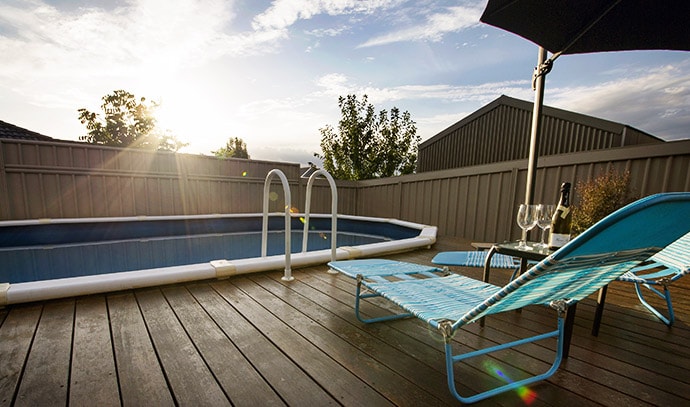 jason-robbins-photography-relaxing-outdoor-swimming-pool-sunset