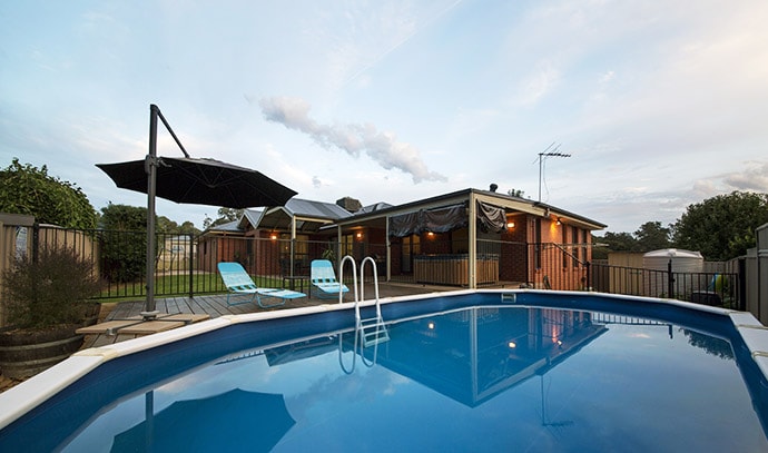 jason-robbins-photography-outdoor-swimming-pool-jacuzzi