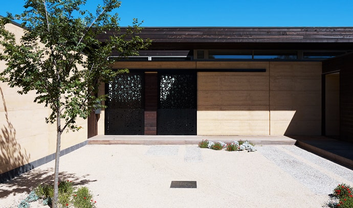 earth-structures-group-robson-rak-architects-point-lonsdale-lockington-courtyard