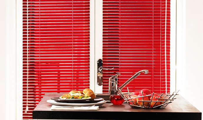 bruce-blinds-aluminum-venetian-blinds-red-door