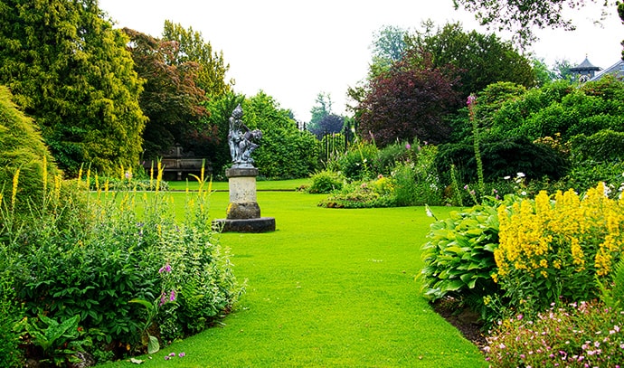 big-english-garden-borders-plants-flowers-lawn