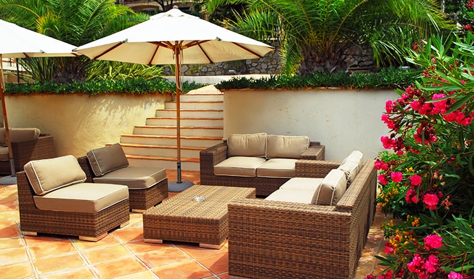 patio-mediterranean-villa-french-riviera-wicker-furniture