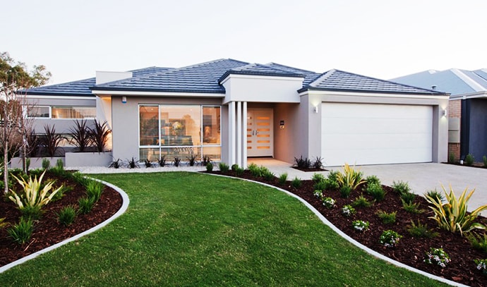 ross-north-homes-front-lawn-house-garage-doorway