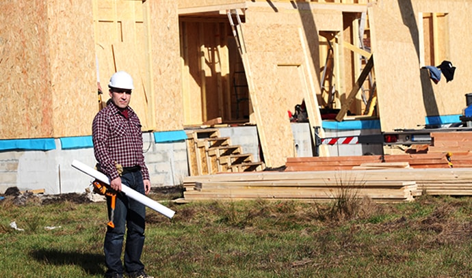 foreman-stood-unfinished-wooden-house