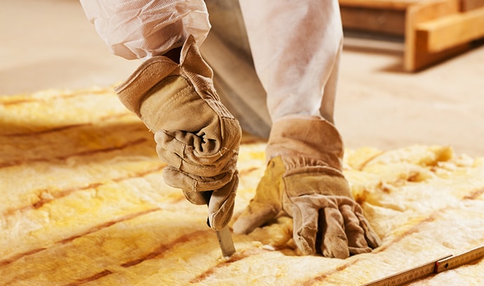 man-only-hand-seen-cutting-some-glass-wool-material