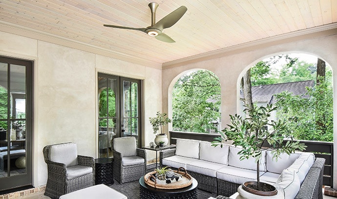 big-ass-fans-haiku-luxe-series-ceiling-fan-outdoor-seating-lounge