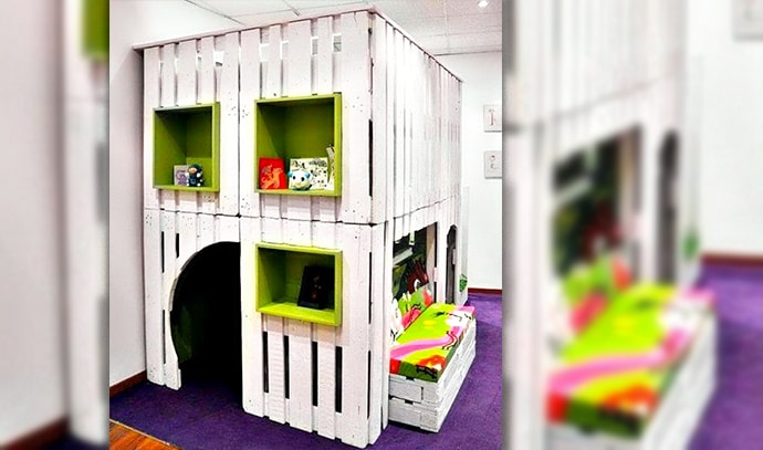 tiny-houses-childrens-playhouse-pallet-cubby-house