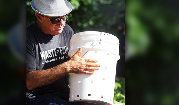 compost-central-sebastian-alessandra-recycled-waste-bin