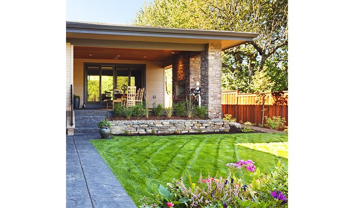 scotts-australia-lawn-friendly-solar-panels-sunny-garden-luxury-backyard