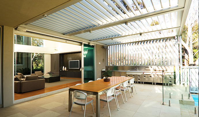 vergola-energy-efficient-roof-system-versatile-outdoor-dining