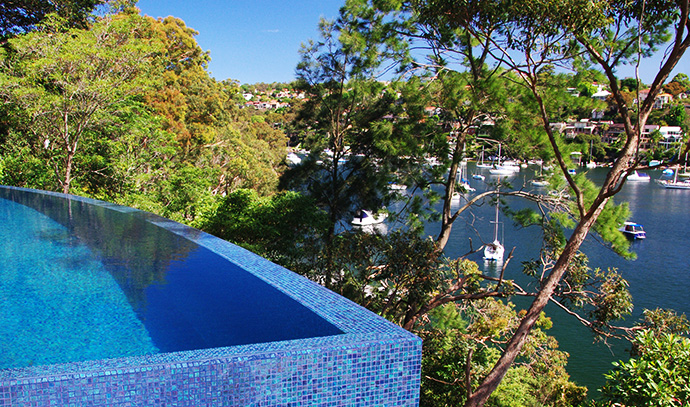 peter-glass-associates-infinity-swimming-pool-river-view