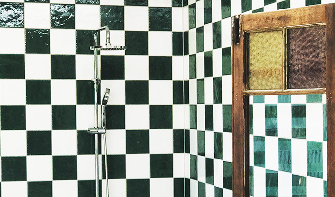 schmick-tiling-green-white-checkered-bathroom-wall-tiles