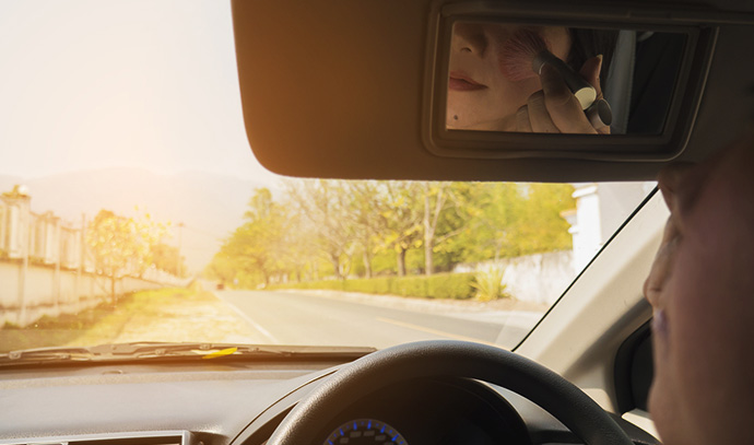 unsafe-driving-women-makeup-blush-car-mirror