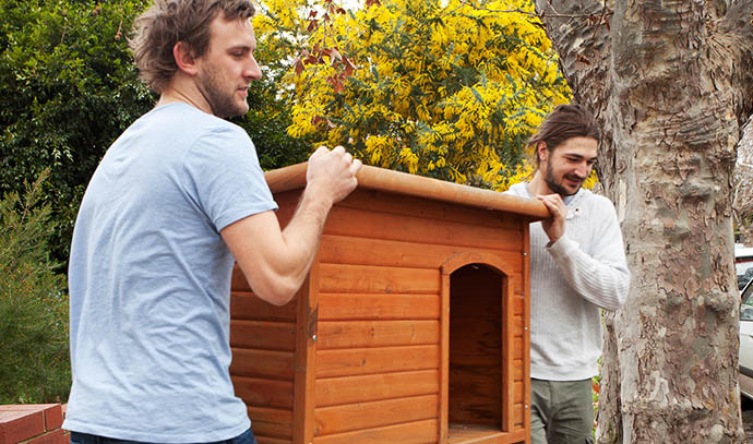 ziilch-men-lifting-doghouse-across-street-giveaway