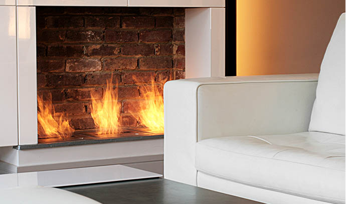 ecosmart-bk5-stainless-steel-burner-white-couch