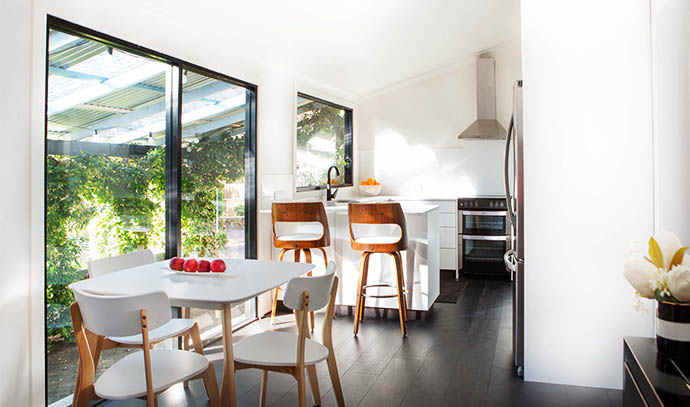 lyn-whitfield-king-photography-beautiful-white-kitchen-interiors