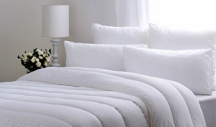 tontine-pillows-white-bedding-small-bedroom-hotel-collection